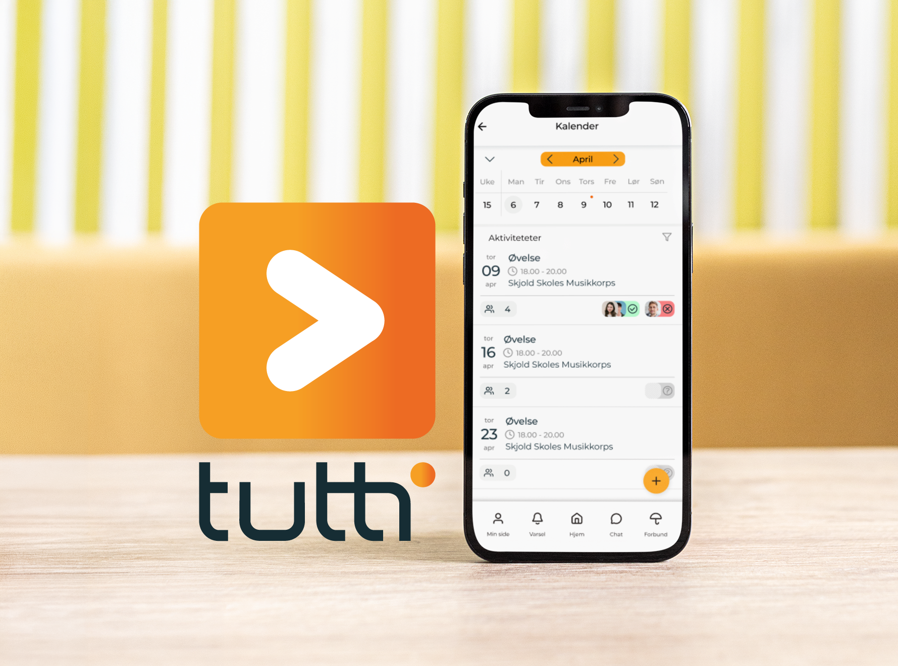 Bildegrafikk av mobiltelefon med Tutti appen åpen og Tuttis logo ved siden av.